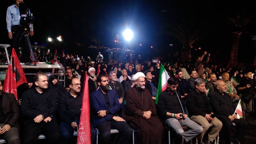 بزرگداشت رهبر شهید در میدان ولیعصر