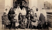 زنان قاجار به پیشنهاد شوهران خود به خیابان‌ ریختند تا با تظاهرات اعتراضی... | کسی اجازه بالا زدن نقاب آنها را نداشت
