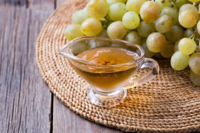 طرز تهیه سرکه انگور؛ چرا سرکه انگور خانگی بوی تند می‌دهد؟ | بهترین روش نگهداری سرکه انگور خانگی