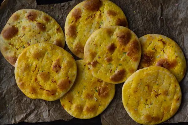 برای داشتن یک نان شیرمال با بافتی لطیف و پنبهای باید این فوت کوزه گری را بدانید