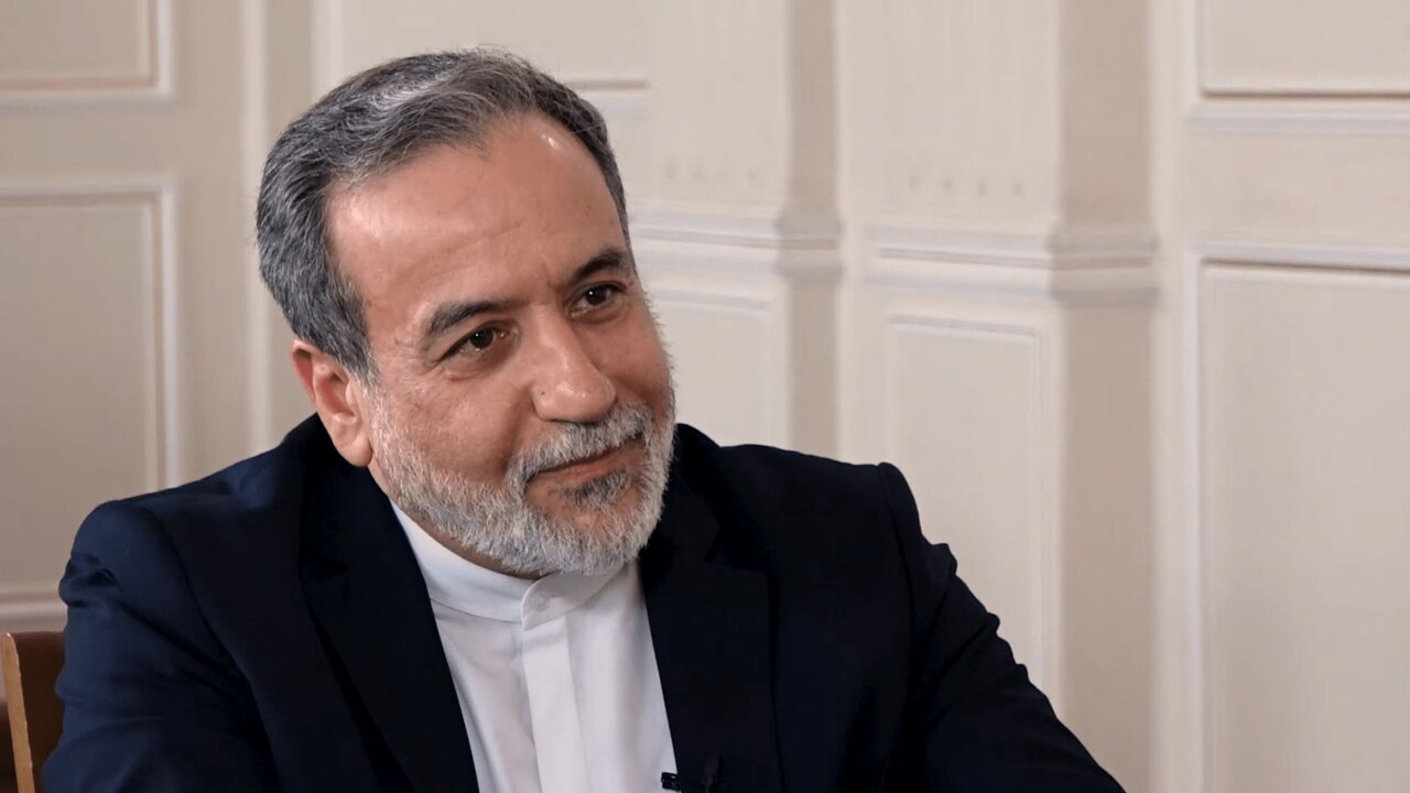 عراقچی: در مذاکرات هر لحظه منتظر بمباران بودیم
