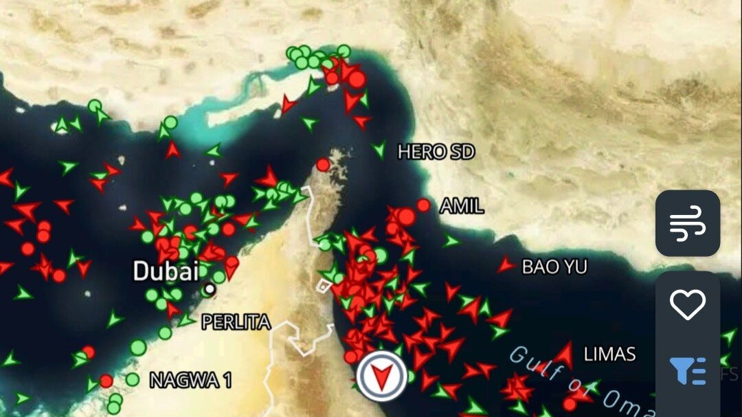 نفتکش کویتی ۱۰ ساعت است که در آتش می سوزد + نقشه