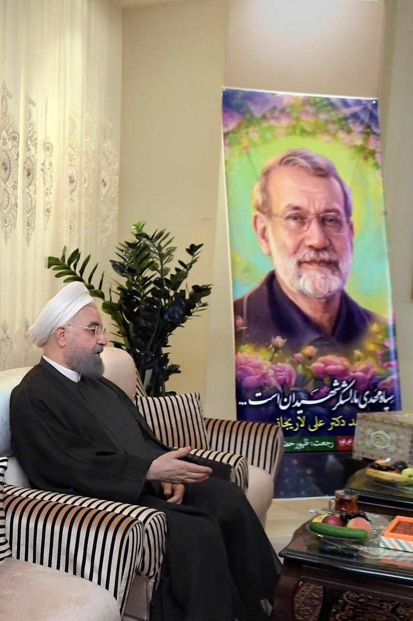 دیدار صمیمانه حسن روحانی با خانواده شهید لاریجانی + تصاویری از یادگاری های شهید لاریجانی