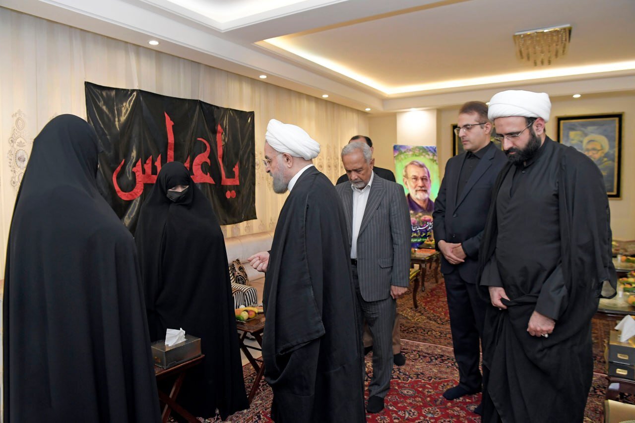 دیدار صمیمانه حسن روحانی با خانواده شهید لاریجانی + تصاویری از یادگاری های شهید لاریجانی