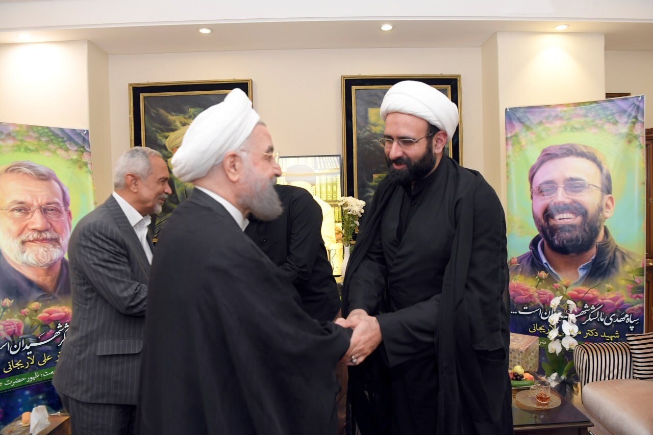 دیدار صمیمانه حسن روحانی با خانواده شهید لاریجانی + تصاویری از یادگاری های شهید لاریجانی