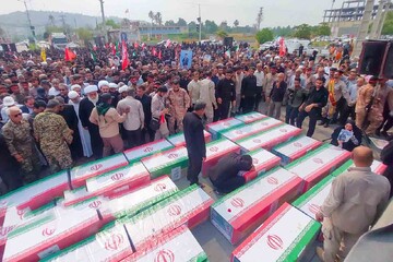 تصاویر تشییع ۶۸ قطعه تازه کشف شده از پیکرهای مطهر شهدای میناب