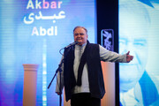 تصویری جالب از مرحوم اکبر عبدی و زنده‌یاد محمدرضا شجریان در حال پریدن از روی آتش در مراسم چهارشنبه‌سوری