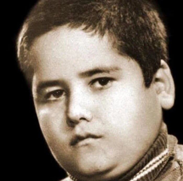 ببینید | کودکی اکبر عبدی در محله نازی‌آباد تهران | عکس‌های حیرت انگیز او در سینمای ایران