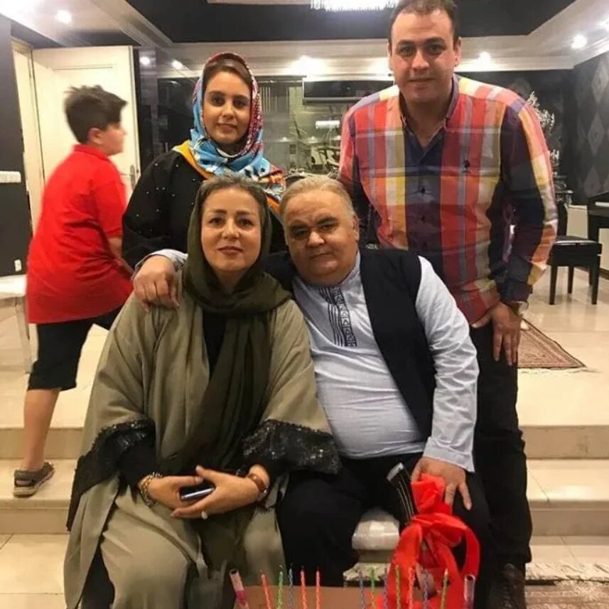 تصاویری از اکبر عبدی به همراه همسر و تنها دخترش