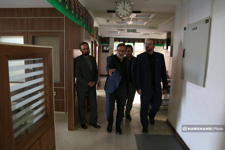 بازدید رئیس فرهنگی هنری شهرداری تهران از تحریریه روزنامه همشهری