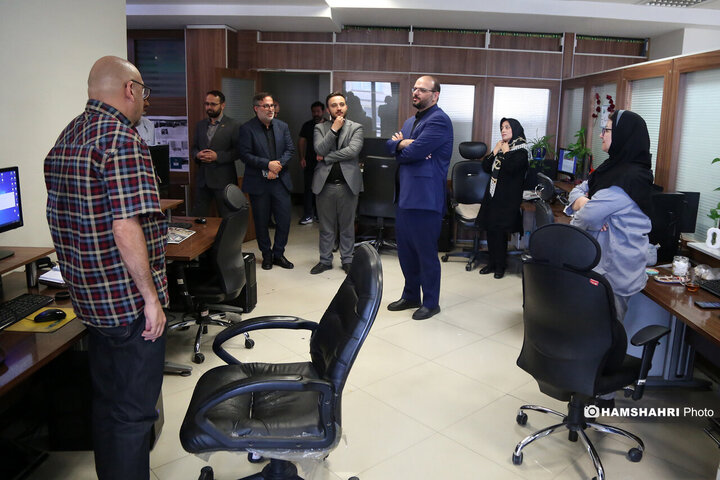 بازدید رئیس فرهنگی هنری شهرداری تهران از تحریریه روزنامه همشهری