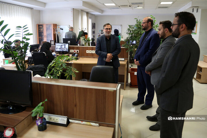بازدید رئیس فرهنگی هنری شهرداری تهران از تحریریه روزنامه همشهری