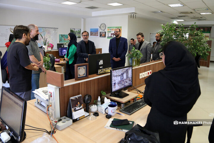 بازدید رئیس فرهنگی هنری شهرداری تهران از تحریریه روزنامه همشهری