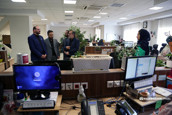 بازدید رئیس فرهنگی هنری شهرداری تهران از تحریریه روزنامه همشهری