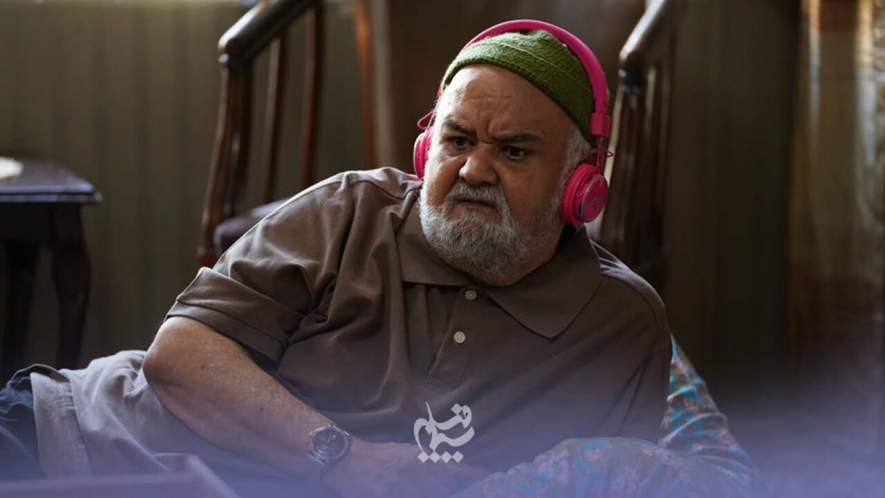تصاویر تازه منتشر شده‌ اکبر عبدی در یک سریال جدید تلویزیونی