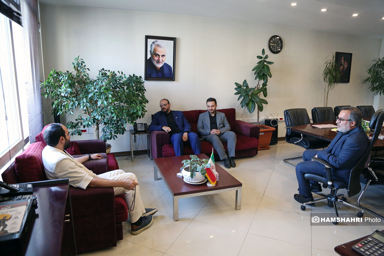 بازدید رئیس فرهنگی هنری شهرداری تهران از تحریریه روزنامه همشهری