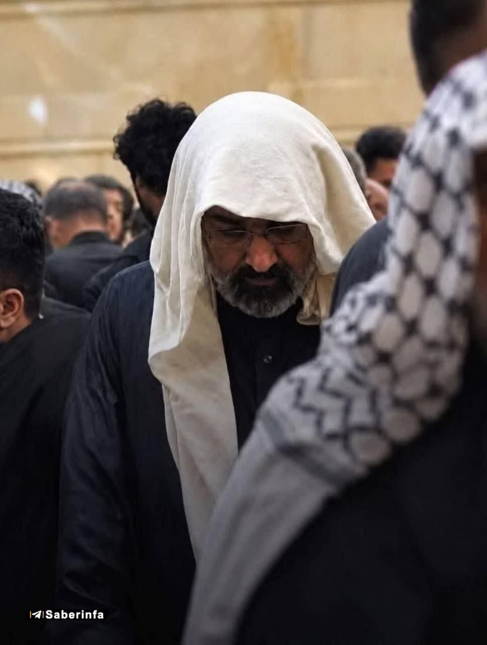 تصویری تازه از حضور آیتالله سیدمجتبی خامنهای در اربعین سال گذشته
