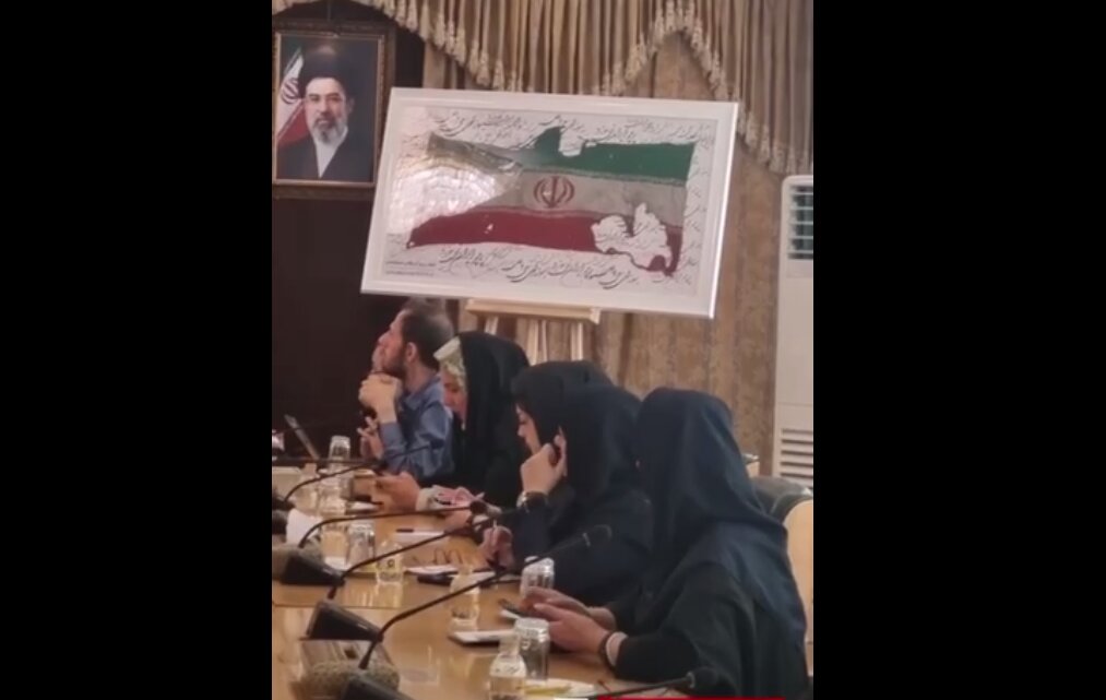 نمایش پرچم باقی مانده از حمله دشمن به پالایشگاه کن | ویدئو