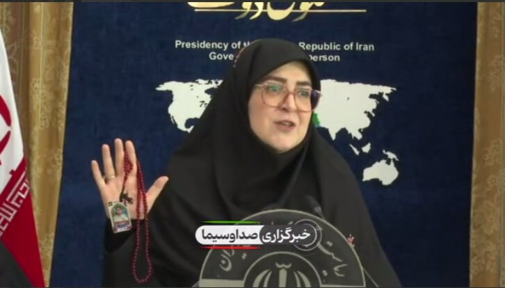 ماجرای تسبیحی که در دستان خانم سخنگو بود | ویدئو