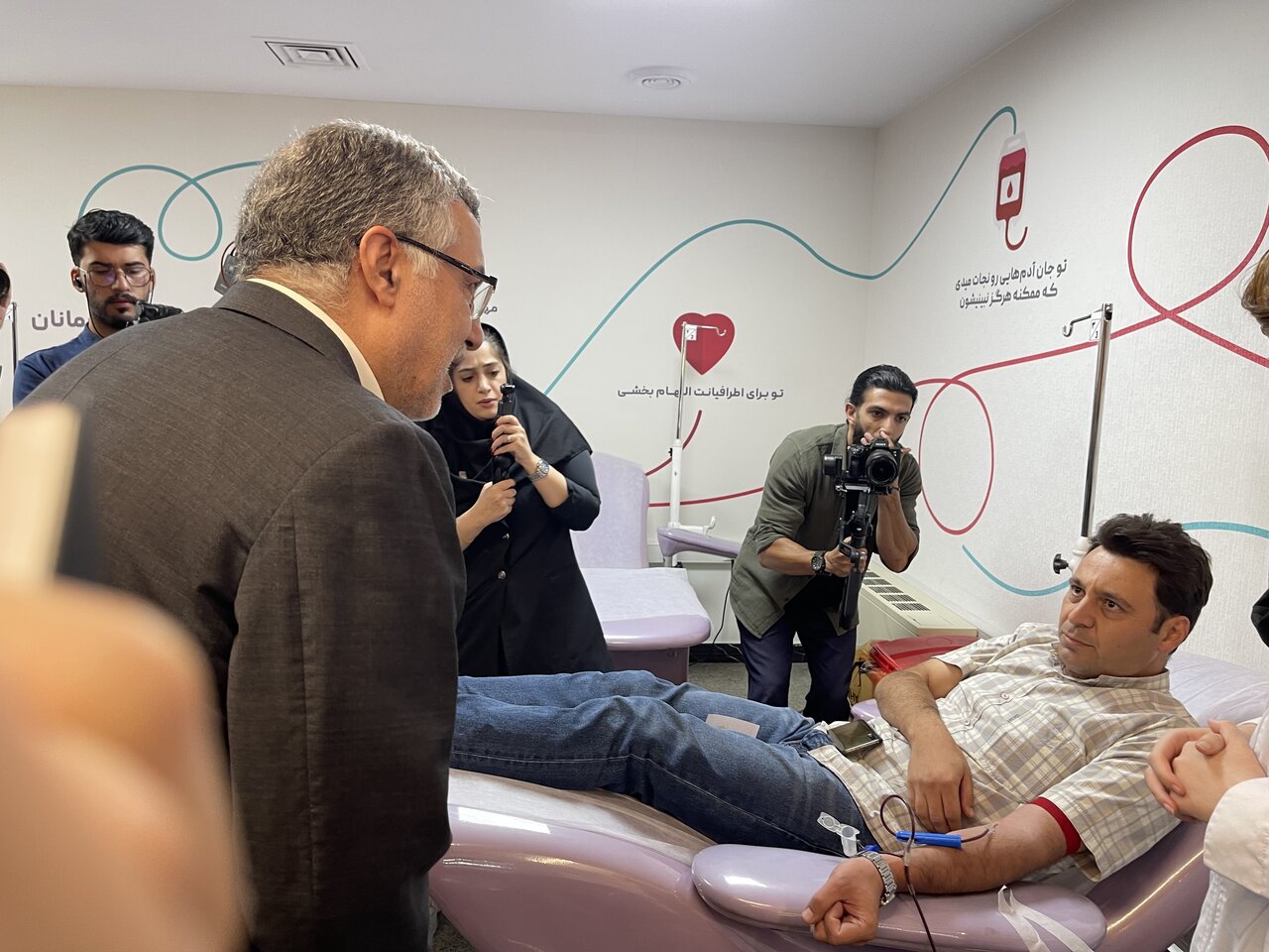 رفع مهمترین دغدغه نظام سلامت درباره خون تهران با افتتاح ۲ مرکز پیشرفته | وزیر بهداشت: ذخیره خون کشور در ایام جنگ ۳ برابر شد انتقال خون
