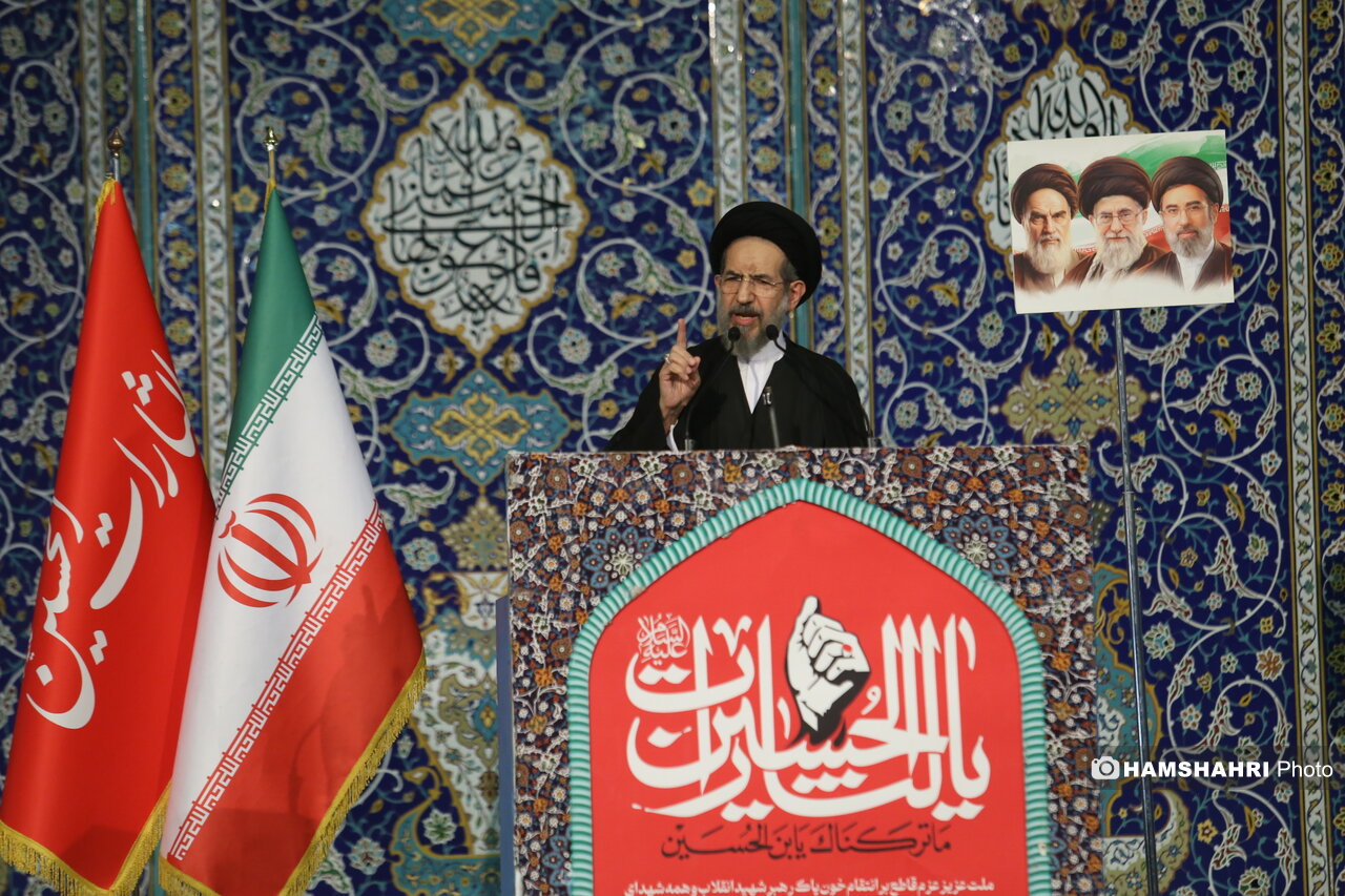 امام جمعه تهران: حرف اول را در مذاکره، قدرت میدان جنگ میزند
