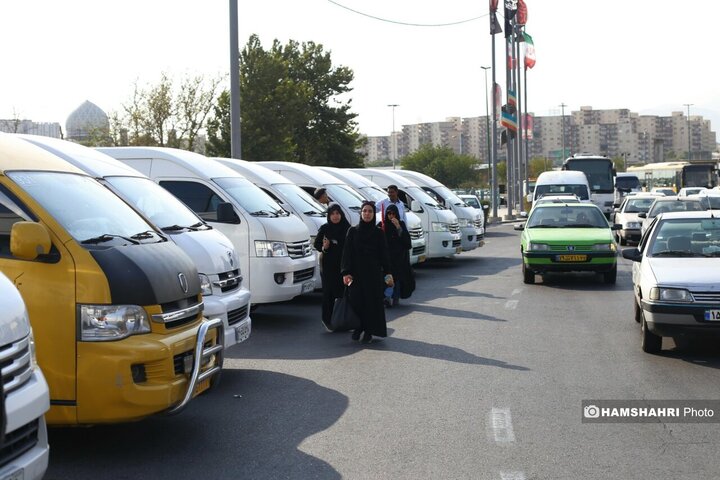 آیین بدرقه زائران اربعین حسینی در میدان آزادی تهران