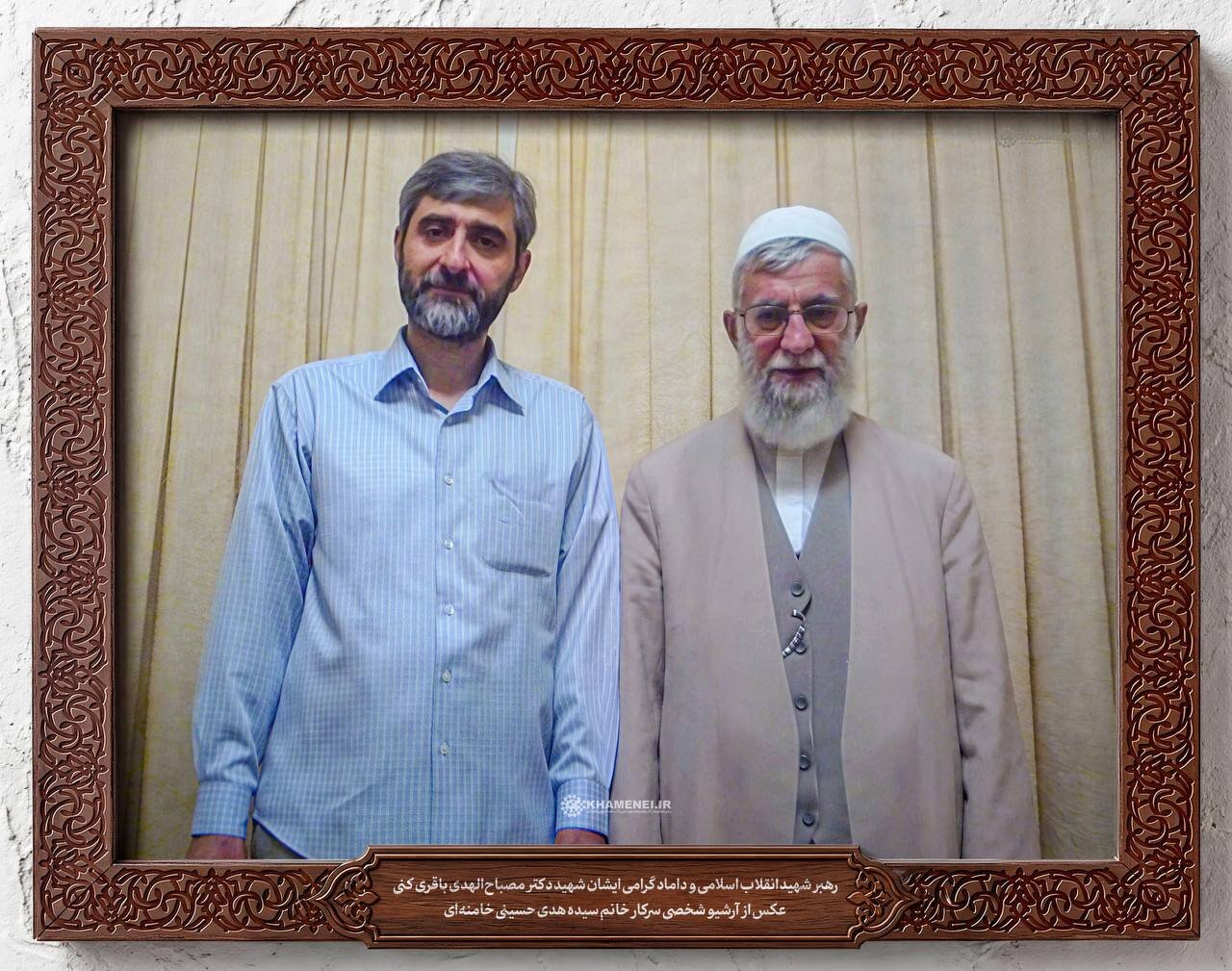 شهید دکتر مصباح‌الهدی باقری در کنار رهبر شهید