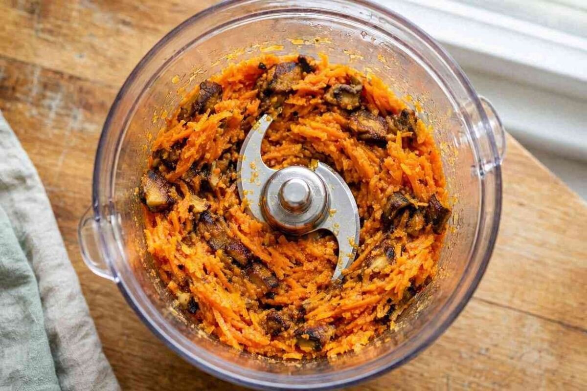 طرز تهیه کالباس مرغ خانگی در لیوان | مواد لازم برای تهیه کالباس خانگی با مرغ چیست؟