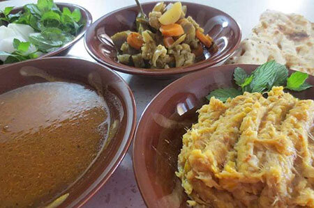 یخنی لوبیا ؛ شیرازی ها وقتی این غذا را می خورند که به اصطلاح از دهن افتاده باشد
