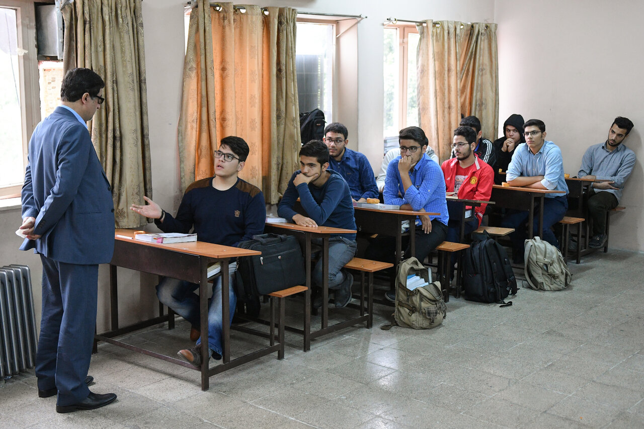 تبدیل ۲۸۰۰ مدرسه تهران به ۴۵۰ مجتمع آموزشی