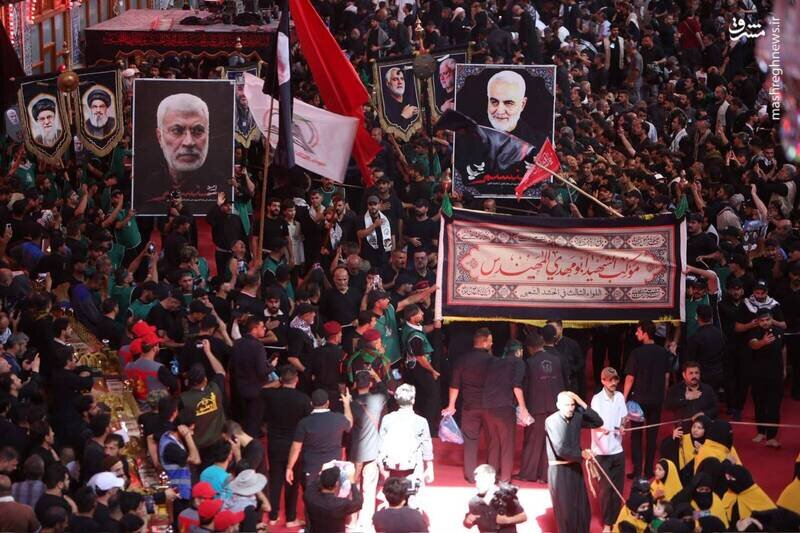 تصاویر رهبر شهید و فرماندهان مقاومت در حرم سیدالشهدا (ع)