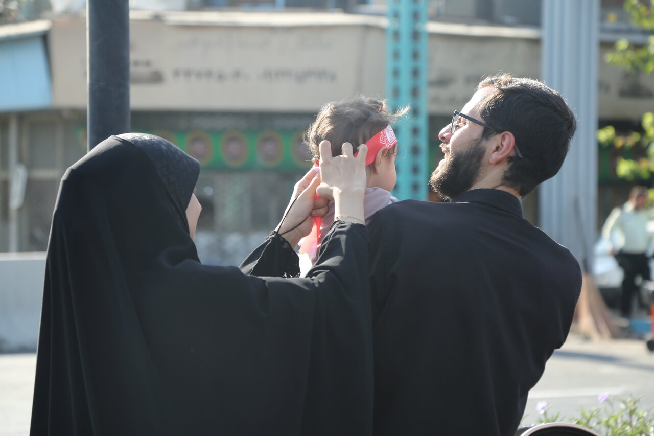 تصاویری از یک روز پیاده‌روی میلیونی جاماندگان اربعین از میدان امام حسین(ع) تا قبله تهران