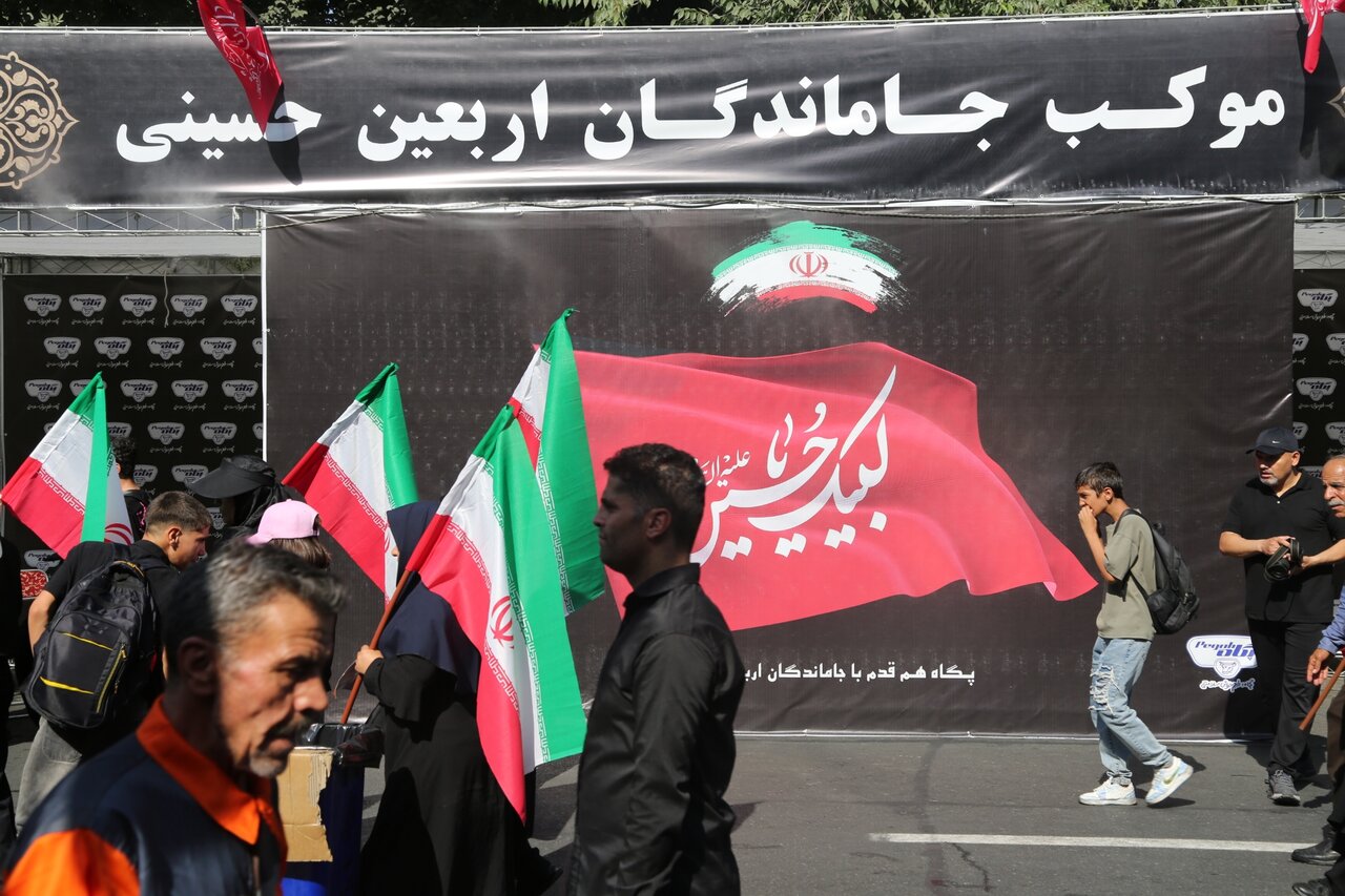 تصاویری از یک روز پیاده‌روی میلیونی جاماندگان اربعین از میدان امام حسین(ع) تا قبله تهران