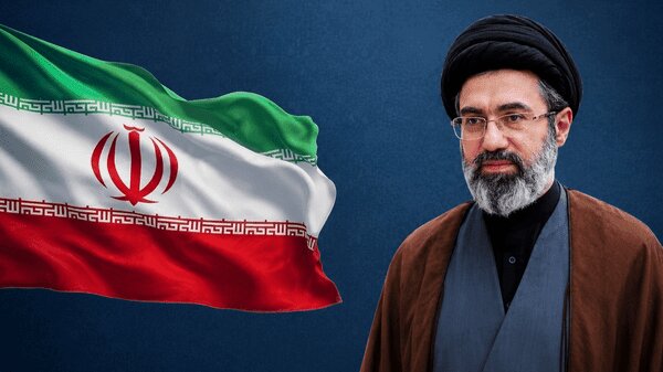 تصویری تازه از آیت‌الله سیدمجتبی خامنه‌ای در حال نوشتن عبارتی درباره اسرائیل