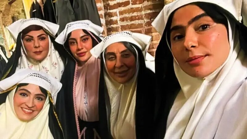 مرجانه گلچین، ترلان پروانه و گلاره عباسی در پشت صحنه «بامداد خمار» | تصاویر