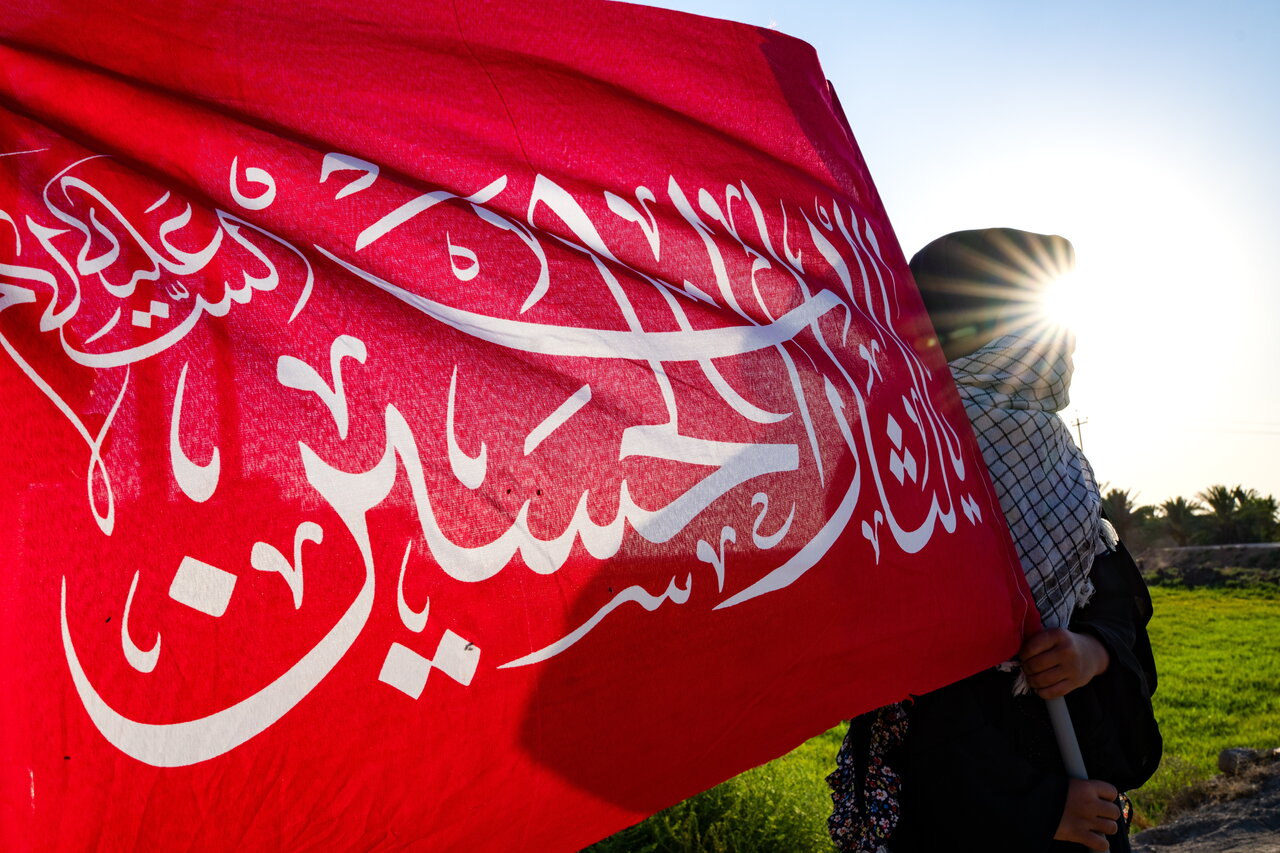 22 میلیون پروانه در مسیر عاشقی | روایتی از پرچم‌های سرخ خونخواهی که امسال در اربعین، در کنار عزای حسینی برافراشته شد