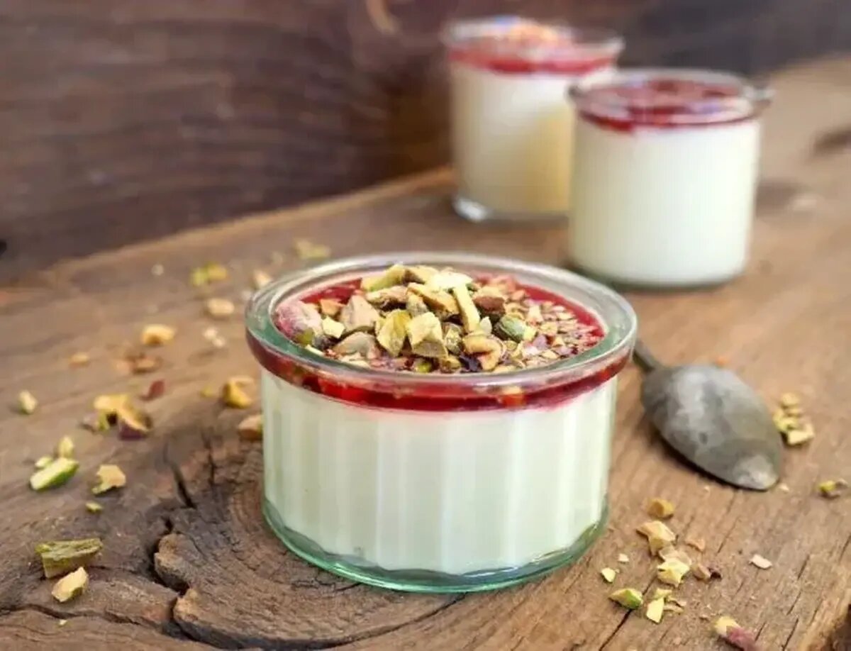 طرز تهیه محلبی آلبالو؛ دسر ترکیه‌ای با طعمی متفاوت برای پذیرایی