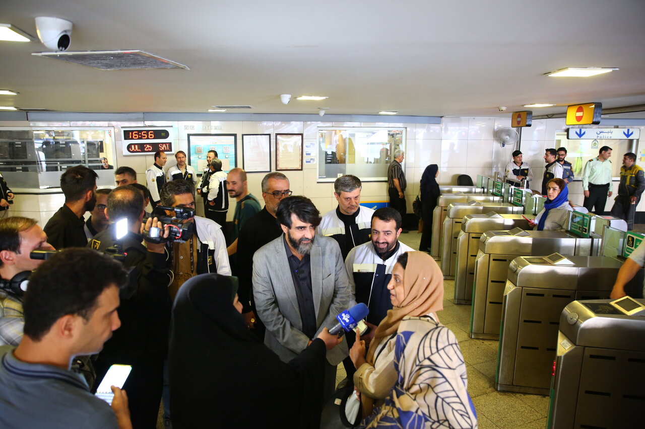ایستگاه گفت‌وگو با مسافران مترو