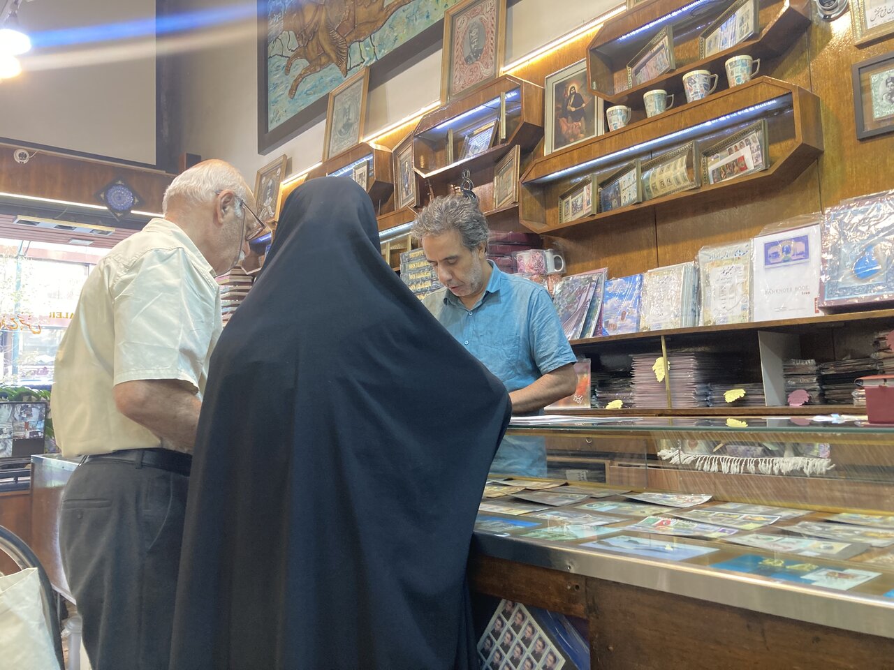 آخرین پاتوق تمبربازها | ماجرای کلکسیون‌های تمبری که 10 میلیارد تومان ارزش دارند