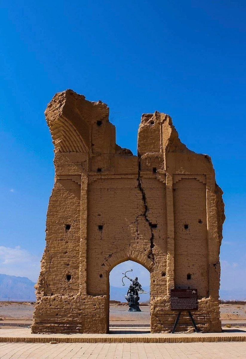 از حصار تا یادگار | آشنایی با برخی از دروازه‌های تاریخی ایران که همچنان پابرجا هستند