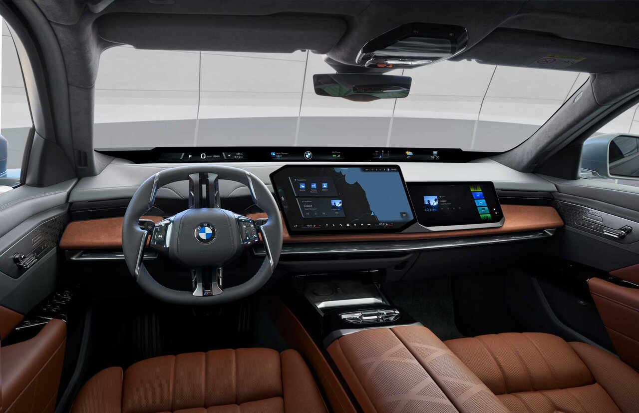 فناوریهای کلاس جدید | پرچمدار سری ۷ جدید BMW با یک صفحه سینمایی برای سرنشینان