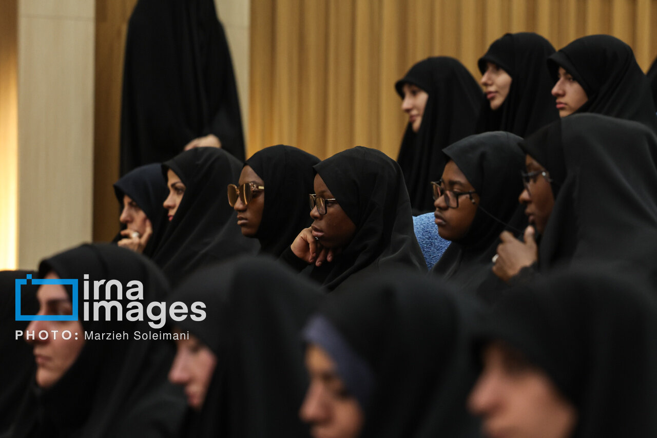 پوشش جالب مهمانان زن خارجی در یک مراسم با حضور پزشکیان