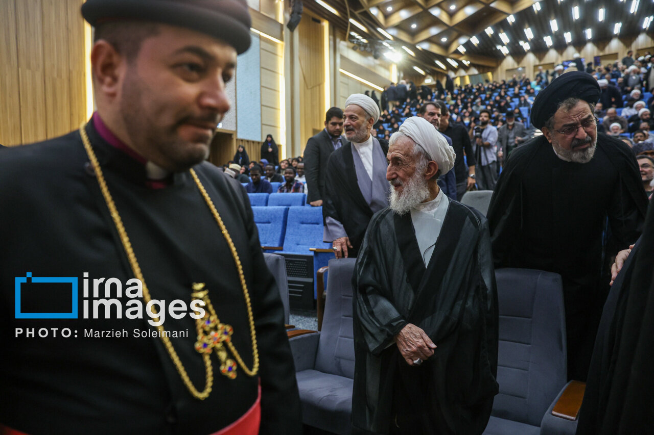 پوشش جالب مهمانان زن خارجی در یک مراسم با حضور پزشکیان