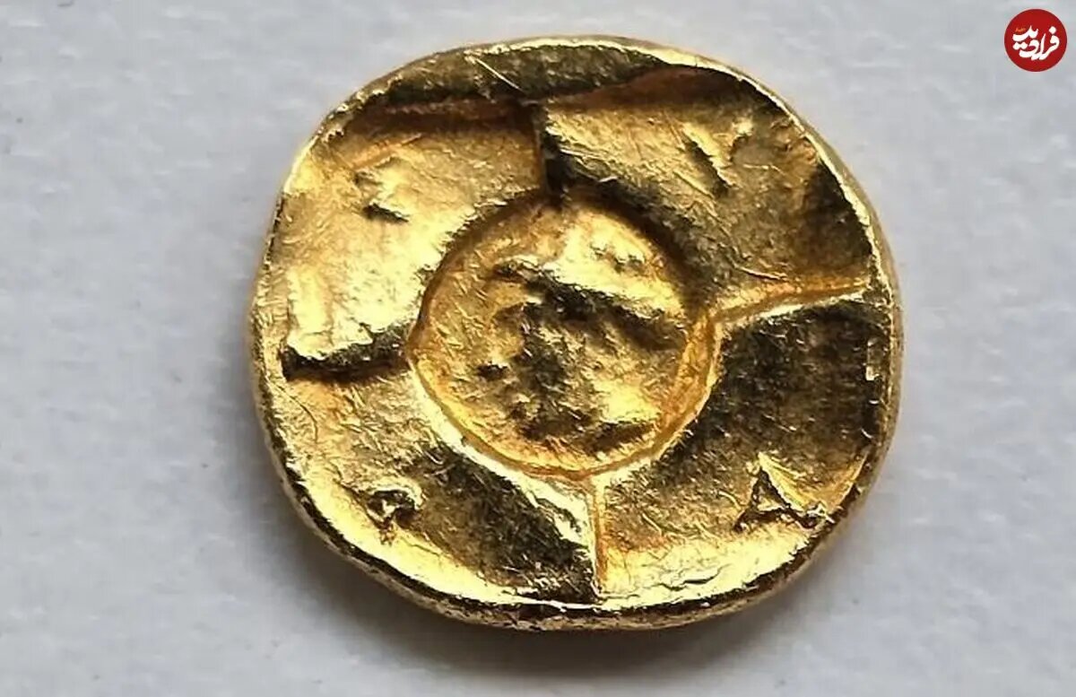 تصویر هرکول با کلاهی از پوست شیر بر یک طرف سکه نقش بسته است