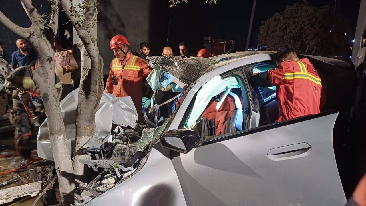 مرگ ۳دختر و پسر در بی ام و مچاله شده