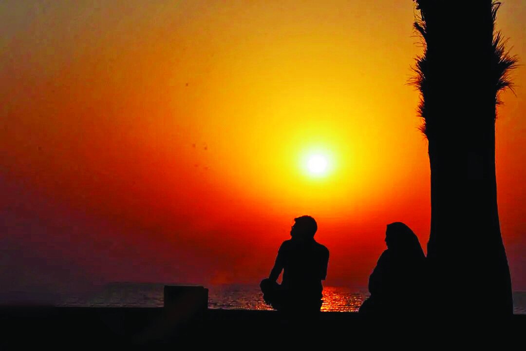 غروب در نفس گرم ساحل