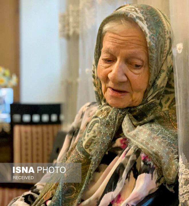 چهره متفاوت مادربزرگ سریال وضعیت سفید | نقش او در یک سریال جدید