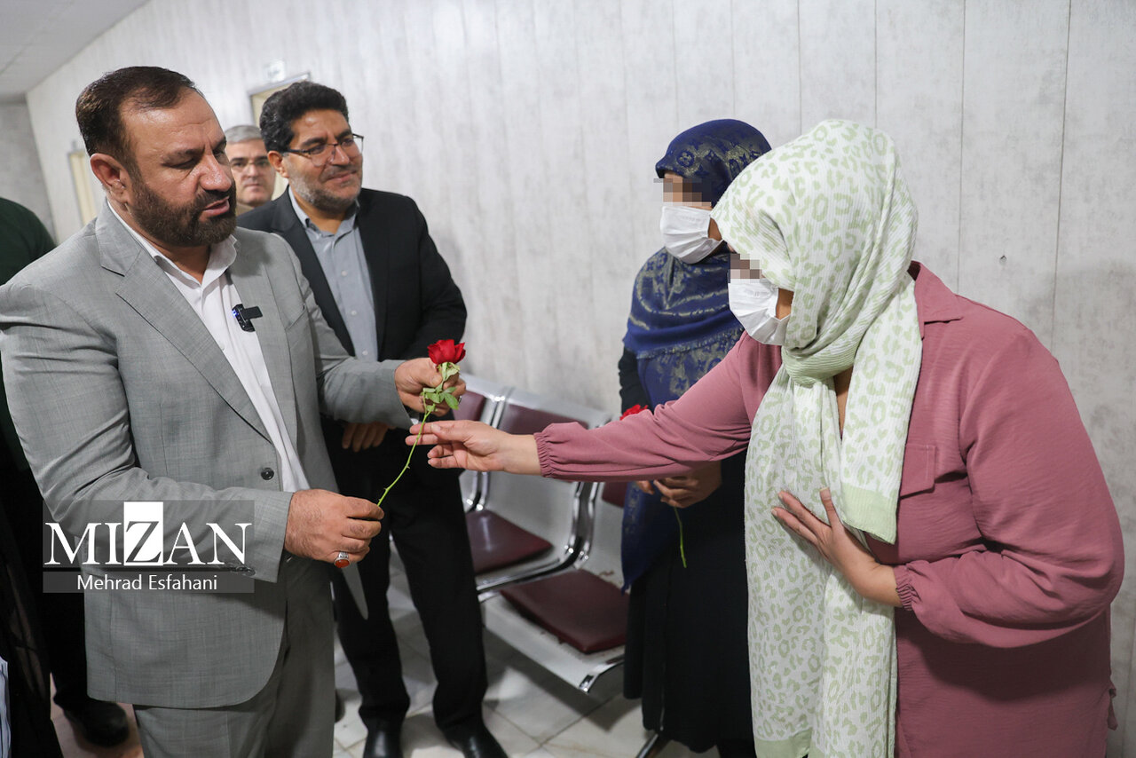 پشت درهای بسته زندان زنان چه می‌گذرد؟ | تصاویر