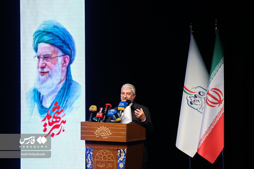 تصاویر جدید از سرلشکر جعفری در آیین بزرگداشت رهبر شهید