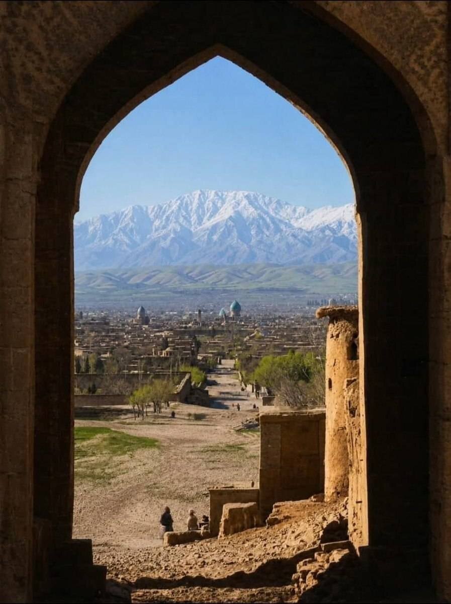 عکس رنگی شده، از شیراز؛ سال ۱۹۱۱ میلادی، هم‌زمان با پادشاهی احمدشاه قاجار